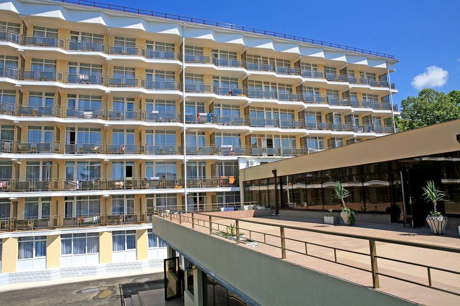 Балконы жилого корпуса «Бургас», выходящие в парк — фото 5