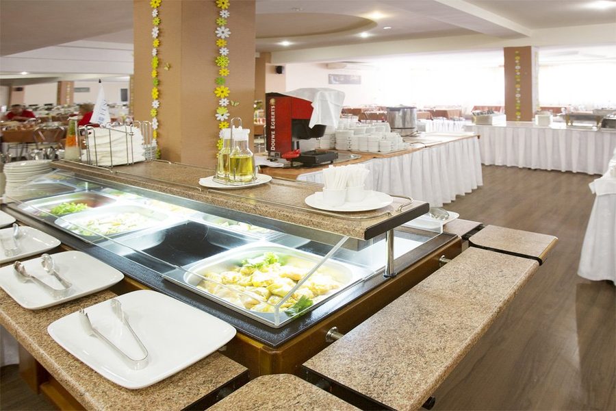 Шведская линия с закусками в ресторане пансионата — фото 9