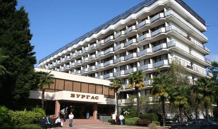 Фасад основного корпуса пансионата «Бургас» в Сочи — фото 12